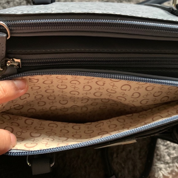 Guess Crossbody Purse - Picture 8 of 10